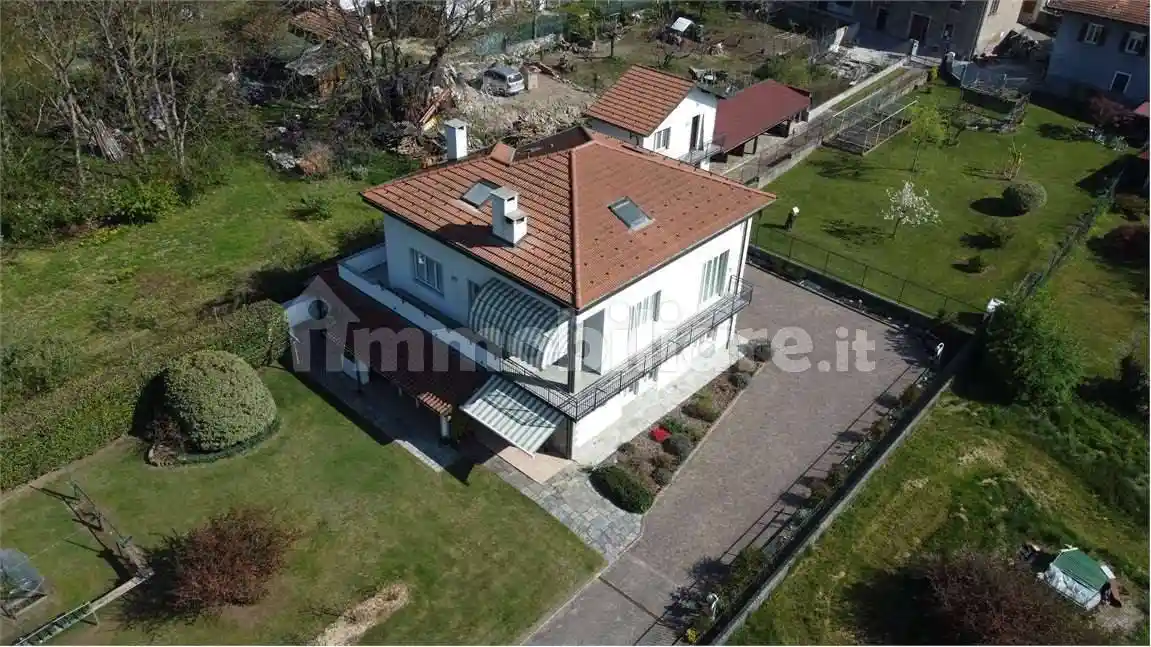 Villa in vendita a Cocquio-Trevisago