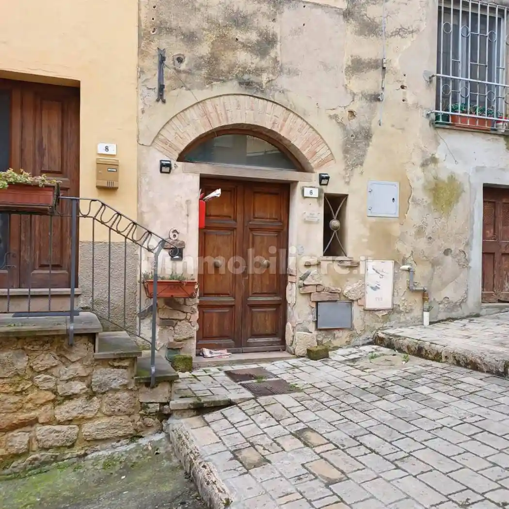 Appartamento in affitto a Volterra