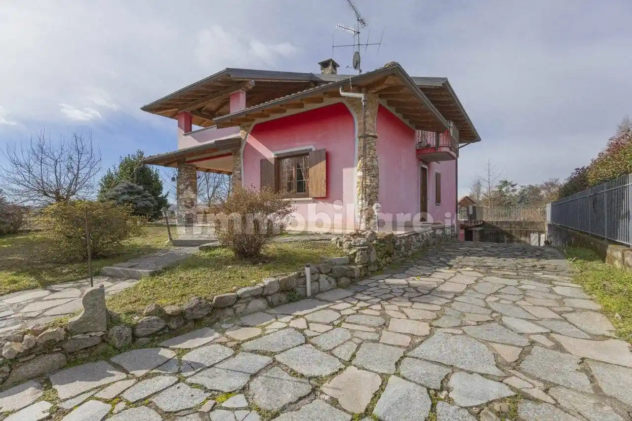 Villa in vendita a Cureggio