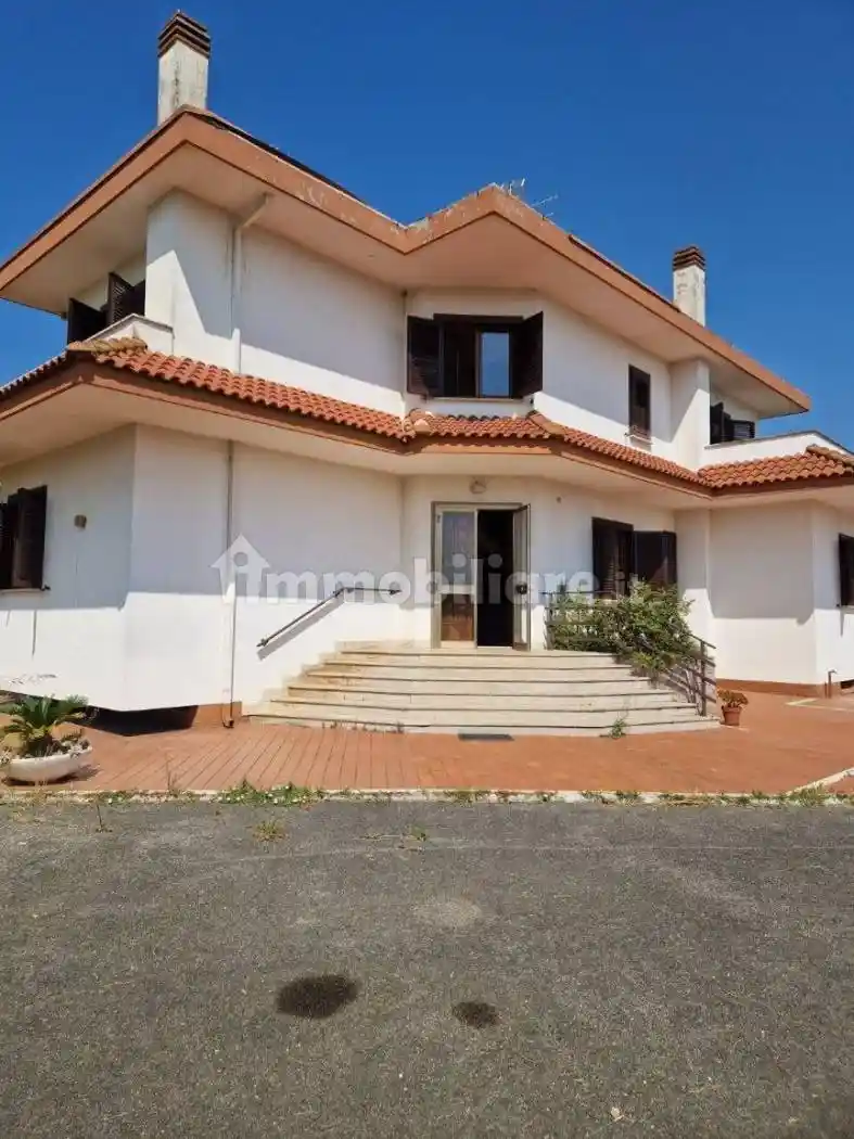 Villa in vendita a Latina