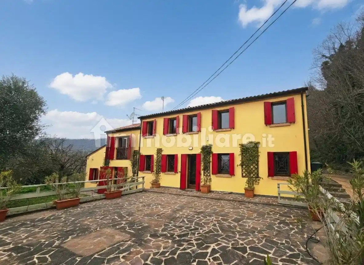 Casa indipendente in affitto a Baone