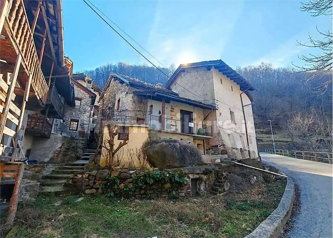 Casa indipendente in vendita a Lillianes