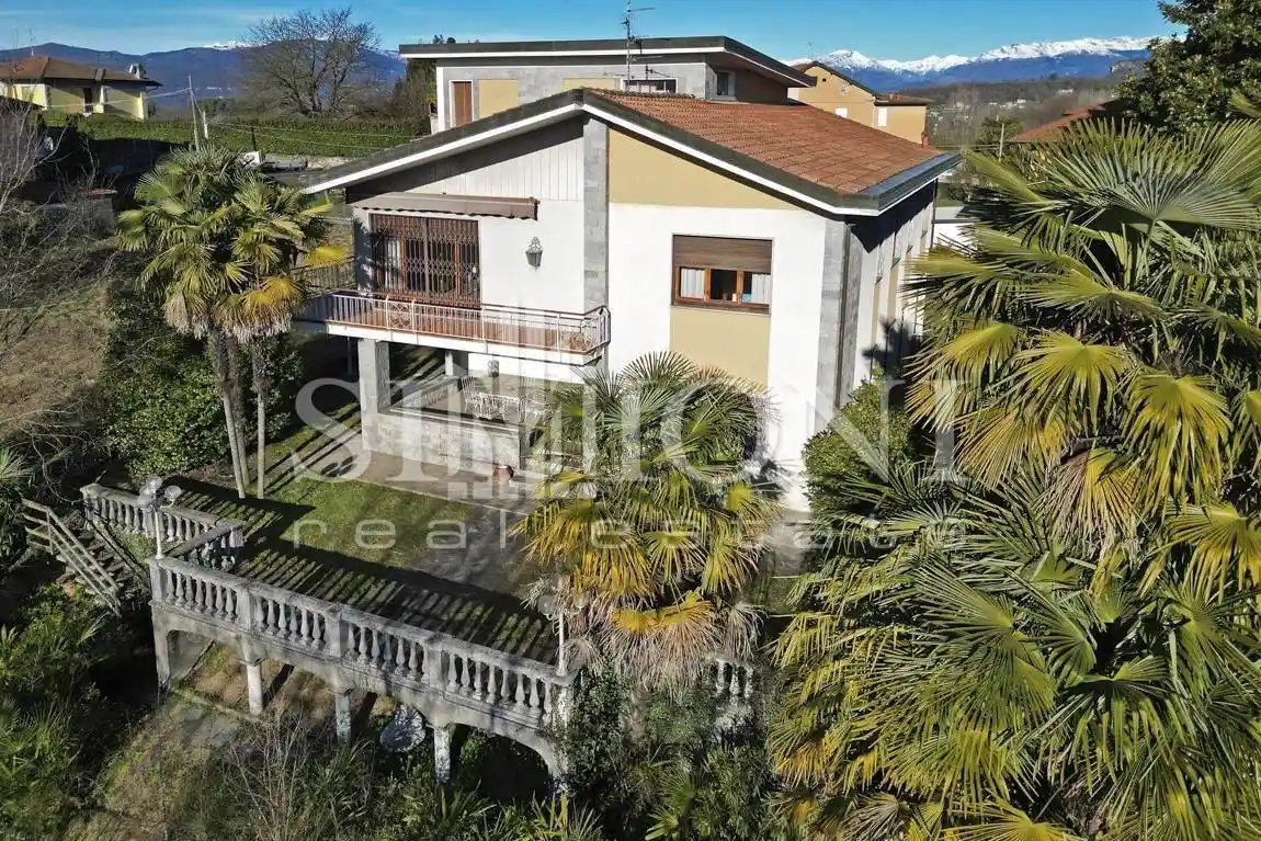 Villa in vendita a Besozzo