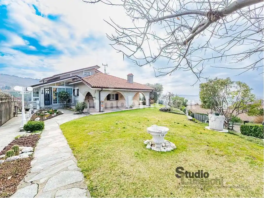 Villa in vendita a Ello