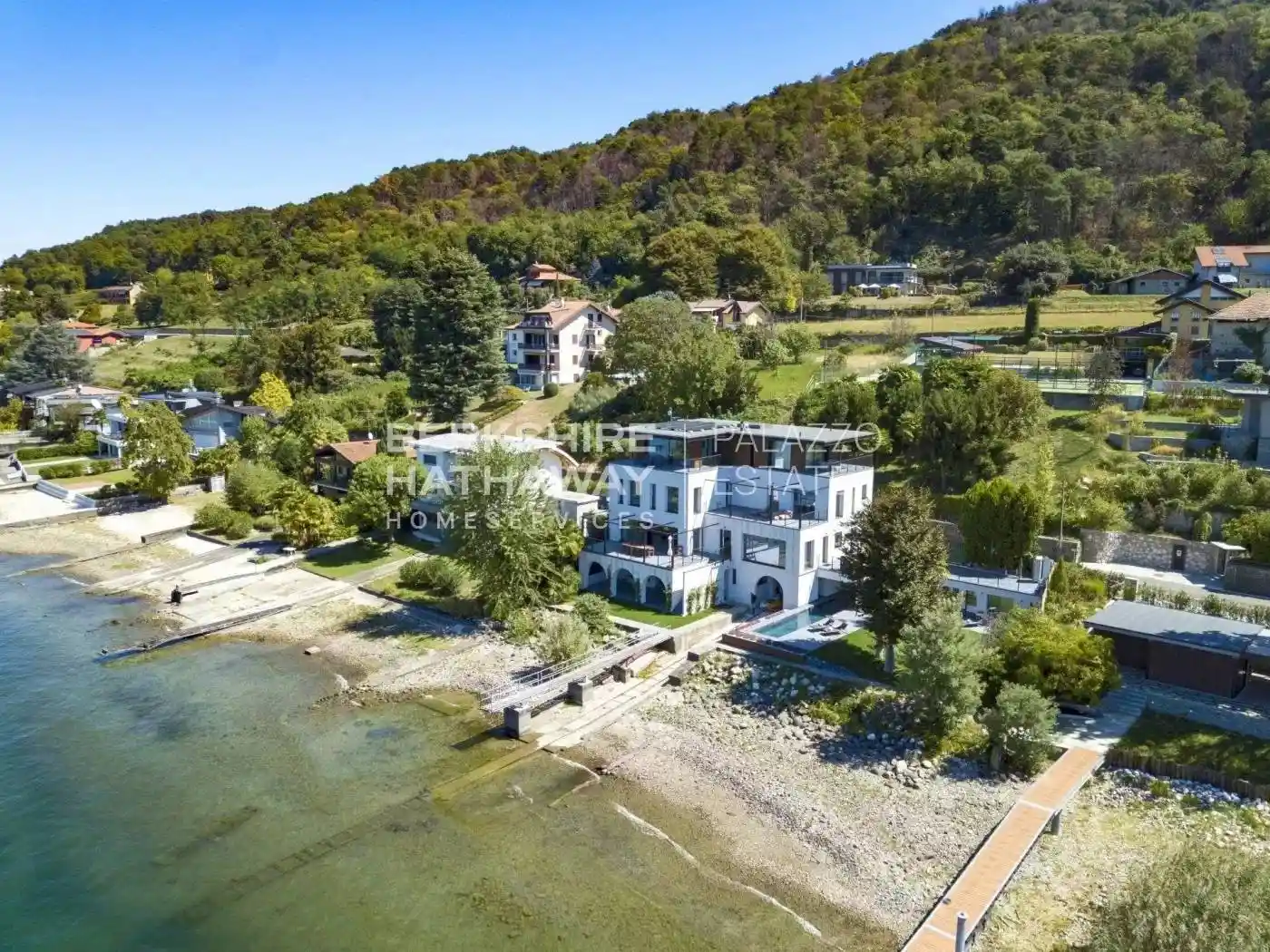 Villa in vendita a Angera