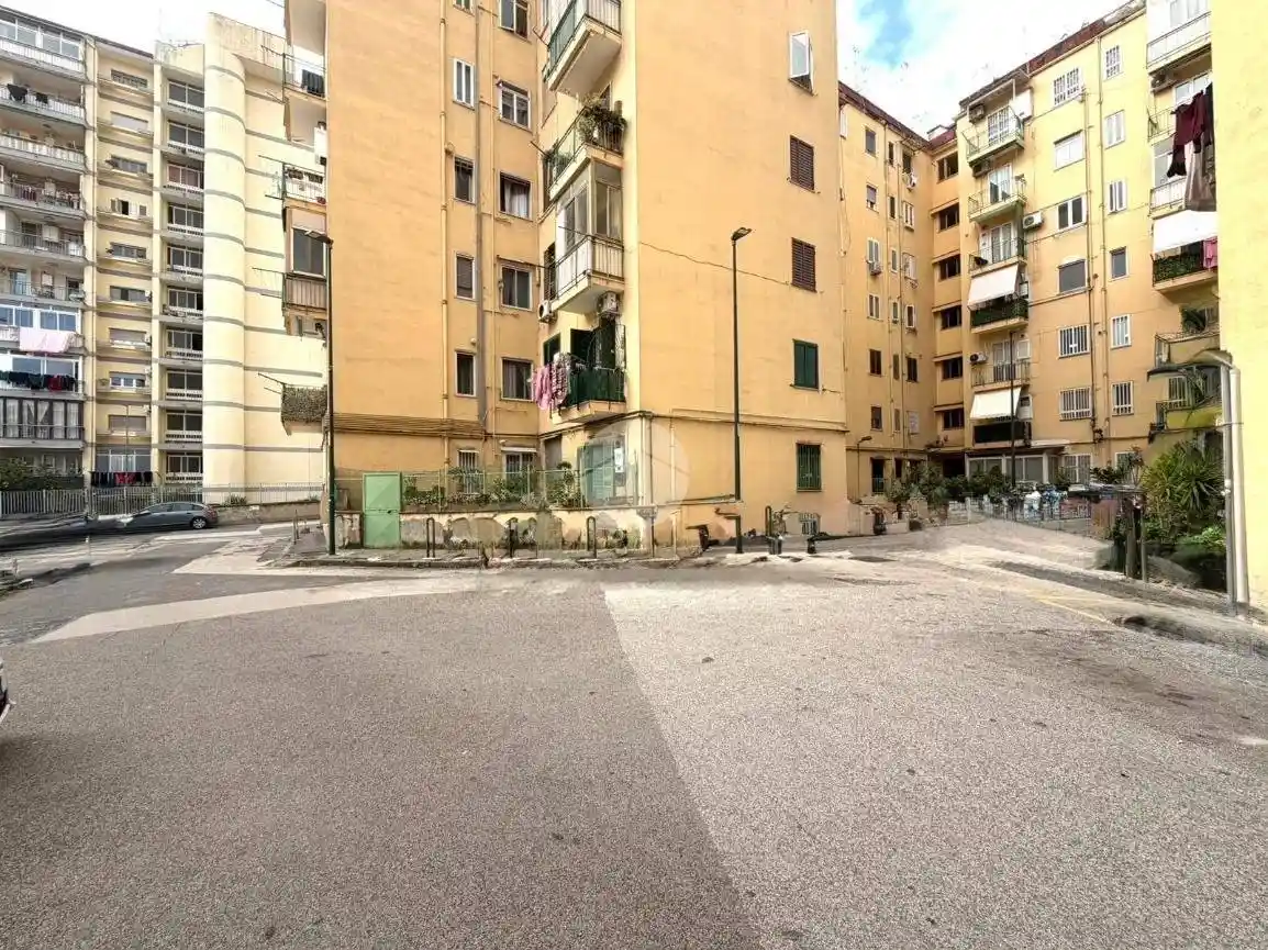 Appartamento in vendita a Napoli