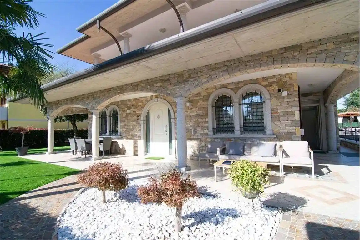 Villa in vendita a Boltiere