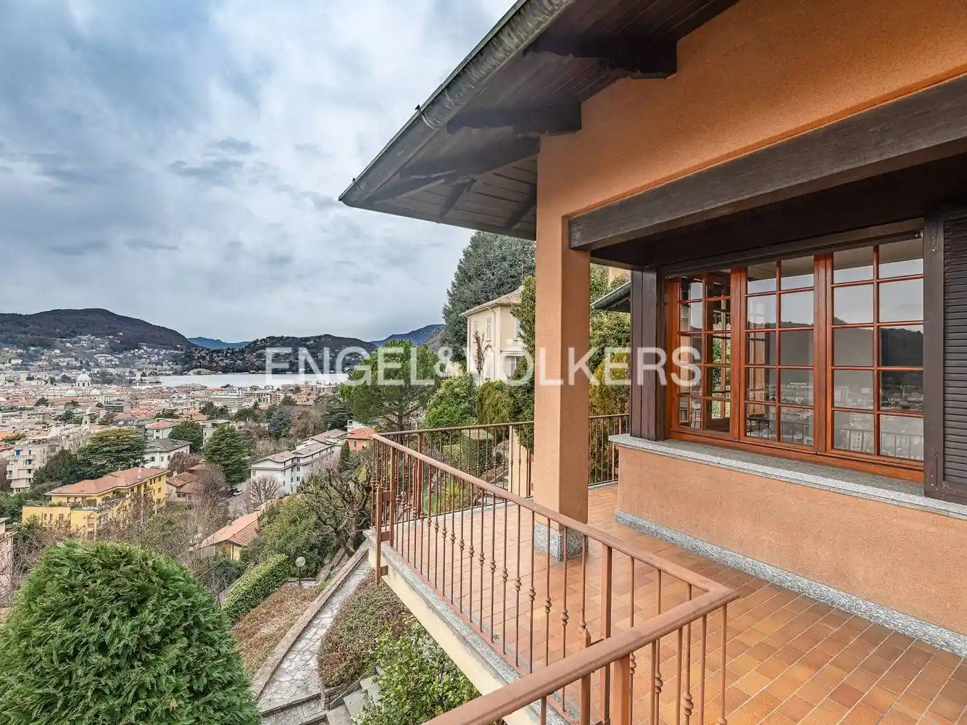 Villa in vendita a Como