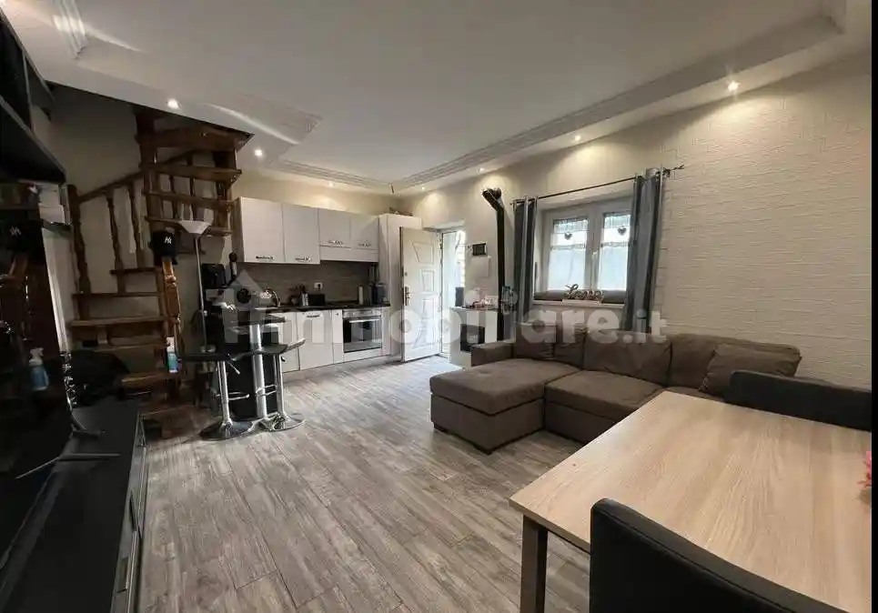 Casa indipendente in vendita a Massa