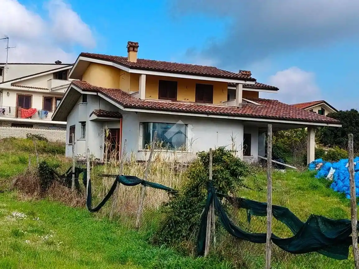 Villa in vendita a Lariano