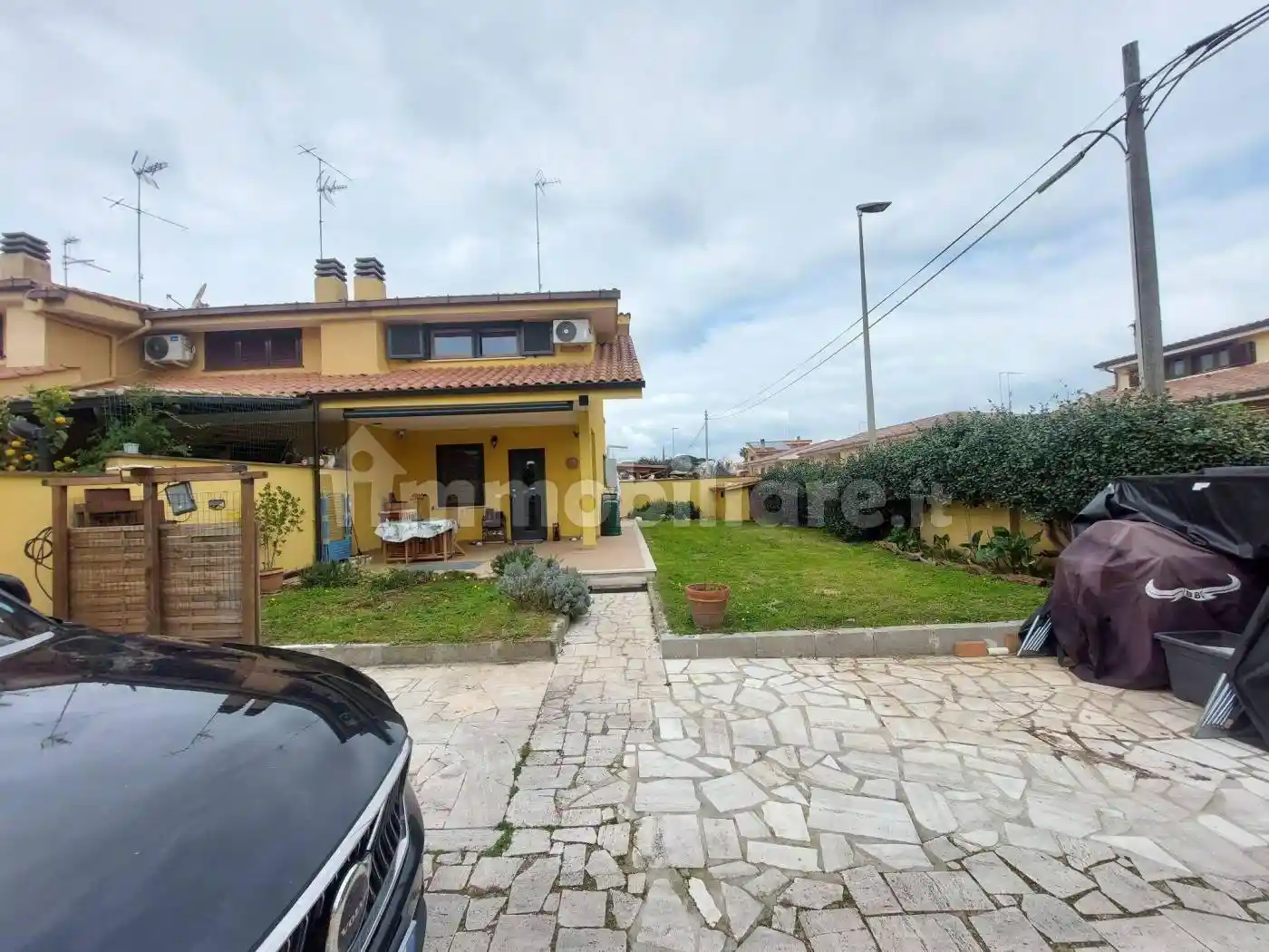 Villetta a schiera in vendita a Pomezia