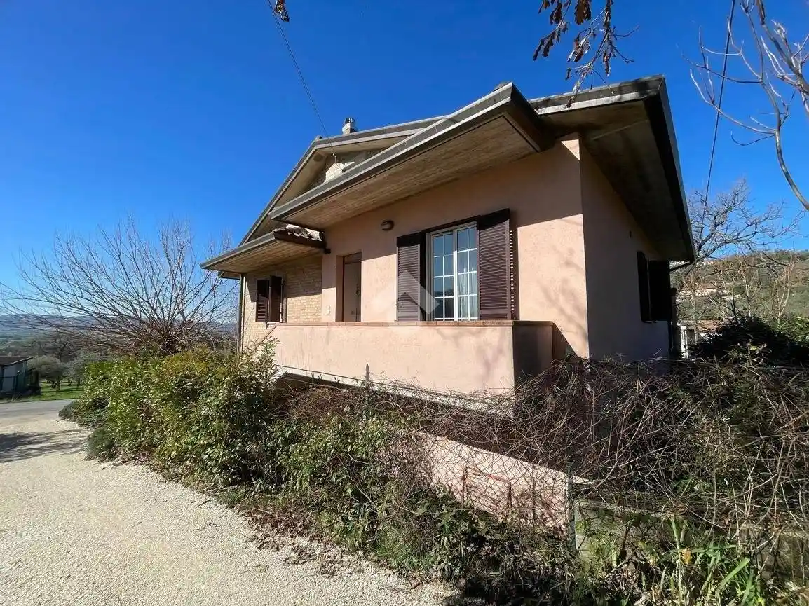 Casa indipendente in vendita a Assisi