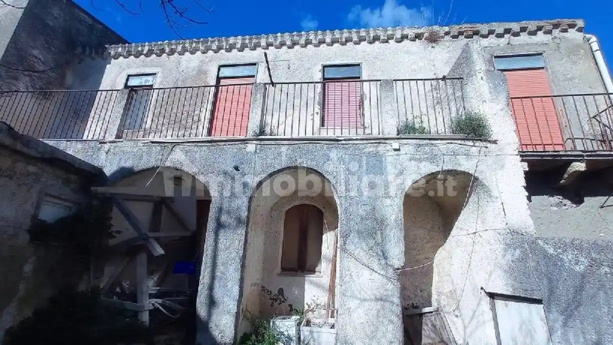 Palazzo - Edificio in vendita a Messina
