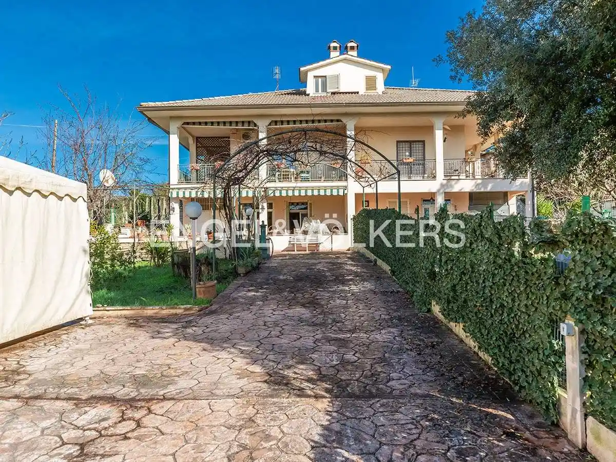 Villa in vendita a Zagarolo