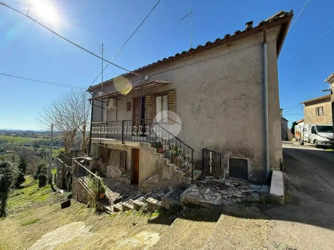 Appartamento in vendita a Montebuono