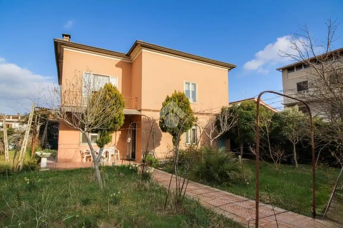 Casa indipendente in vendita a Fermo