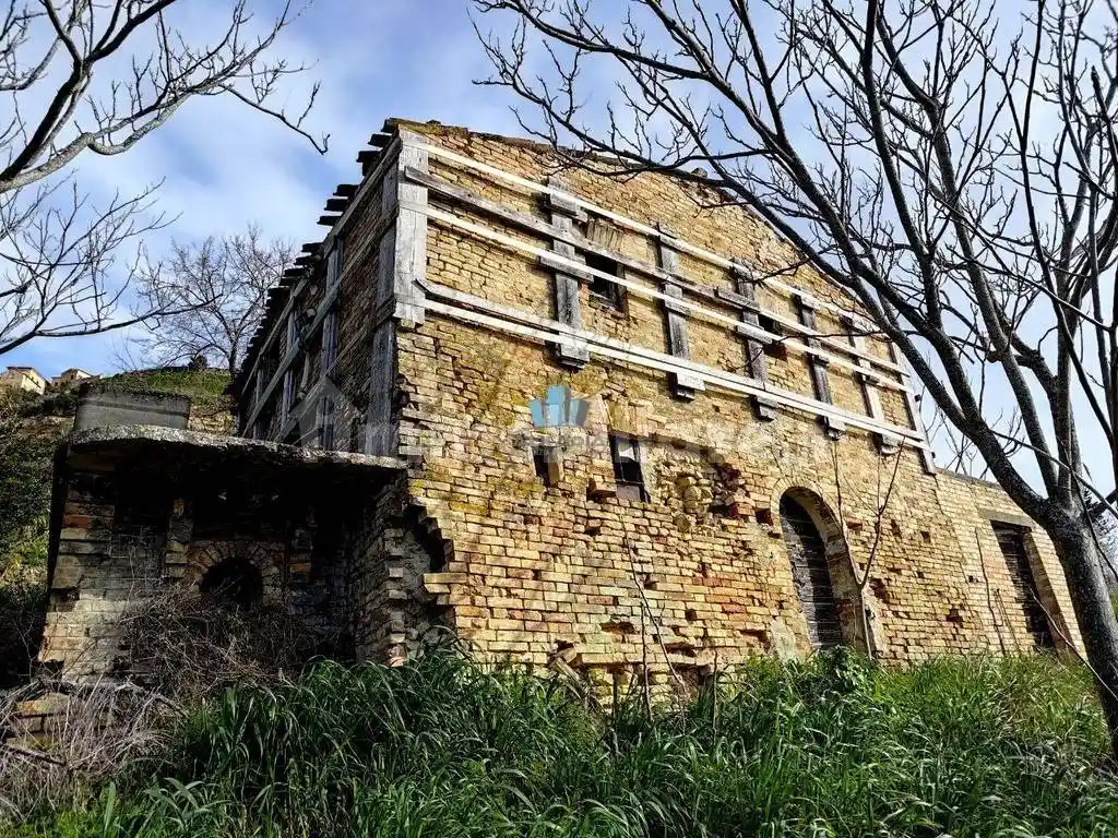 Rustico - Casale in vendita a Monterubbiano