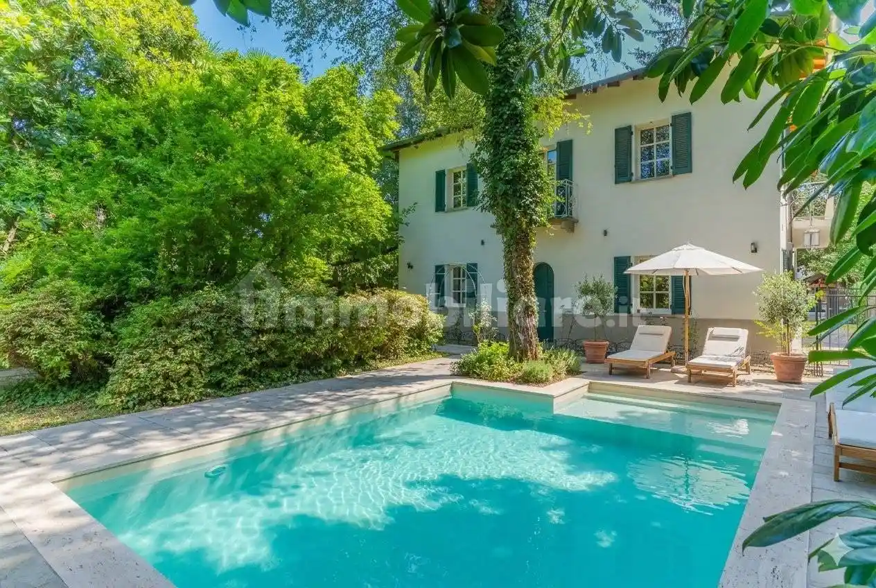 Villa in vendita a Sesto Calende