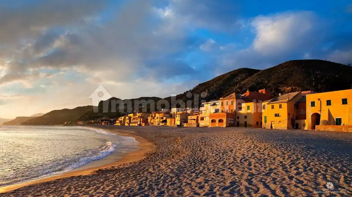 Casa indipendente in vendita a Finale Ligure