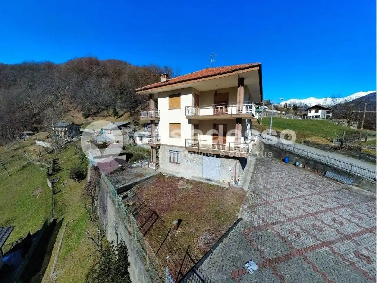 Villa in vendita a Mezzenile