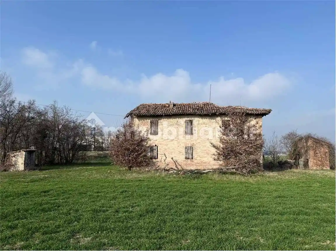 Rustico - Casale in vendita a Soragna