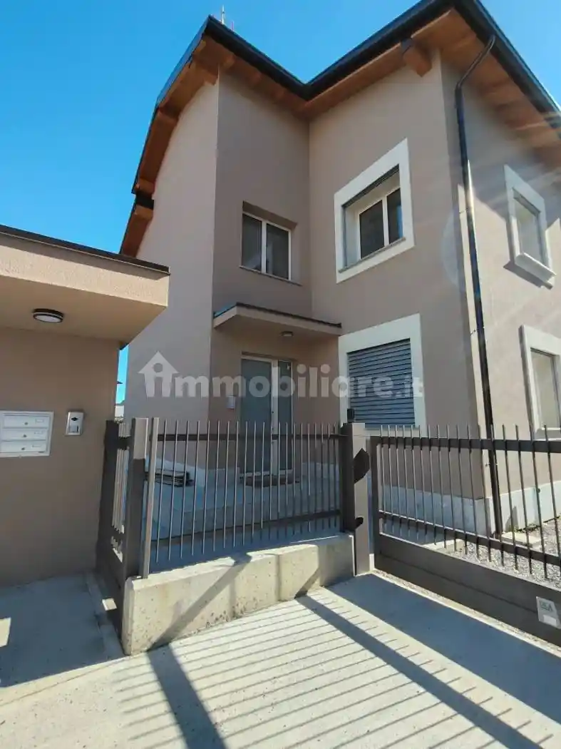 Appartamento in affitto a Inverigo