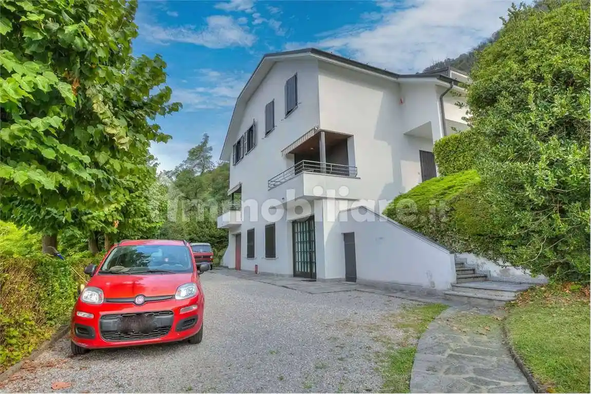 Appartamento in affitto a Maslianico