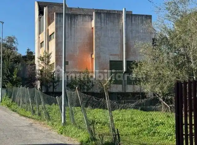 Palazzo - Edificio in vendita a Roma