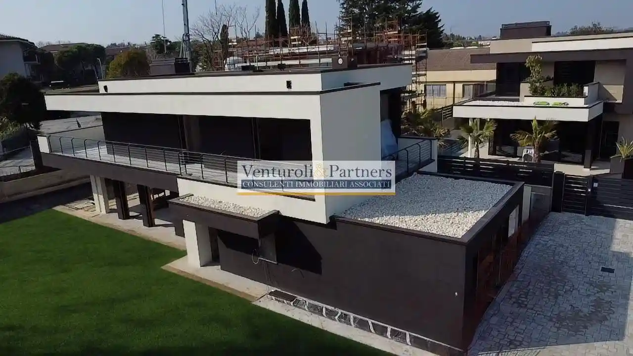 Villa in vendita a Desenzano del Garda