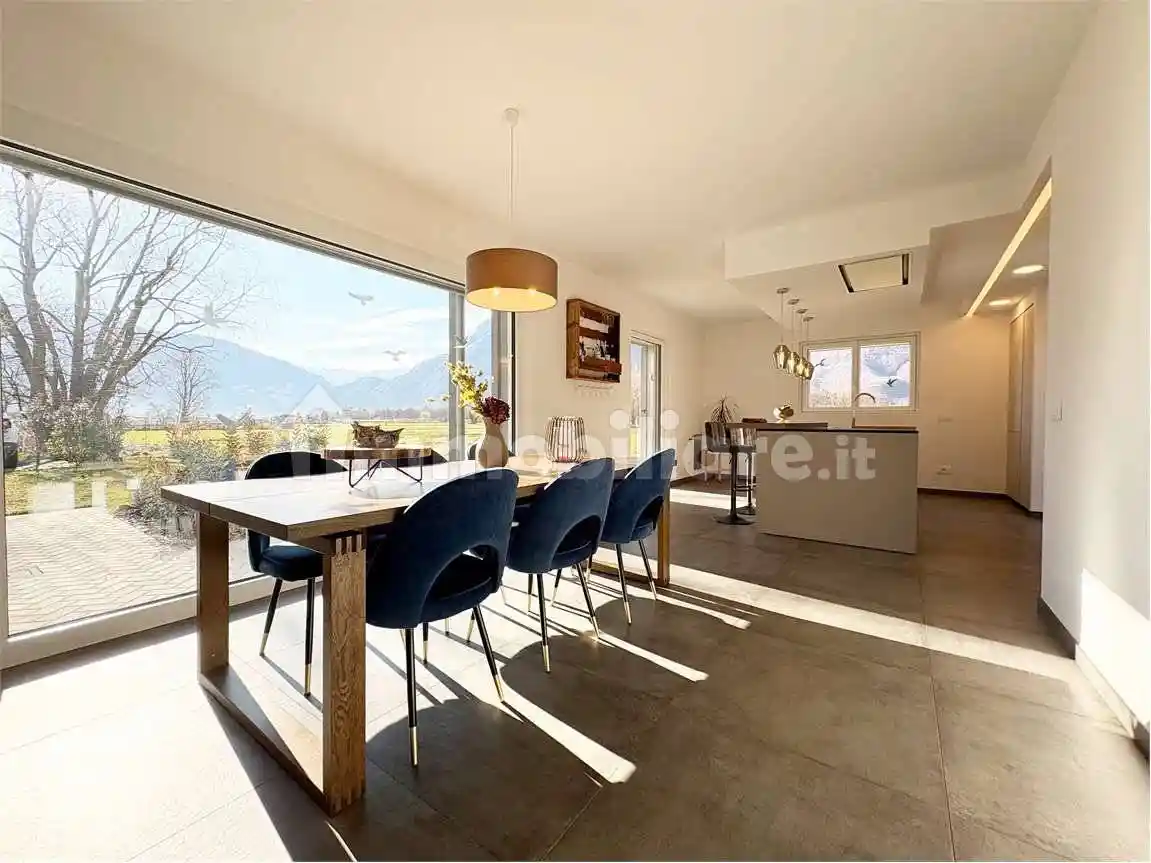 Villa in vendita a Prata Camportaccio