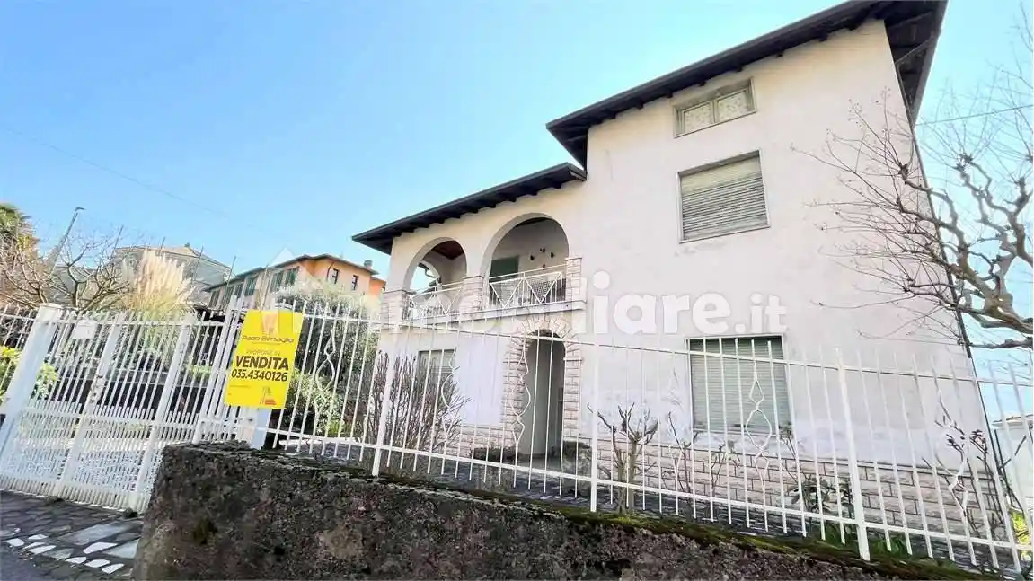 Villa in vendita a Pianico