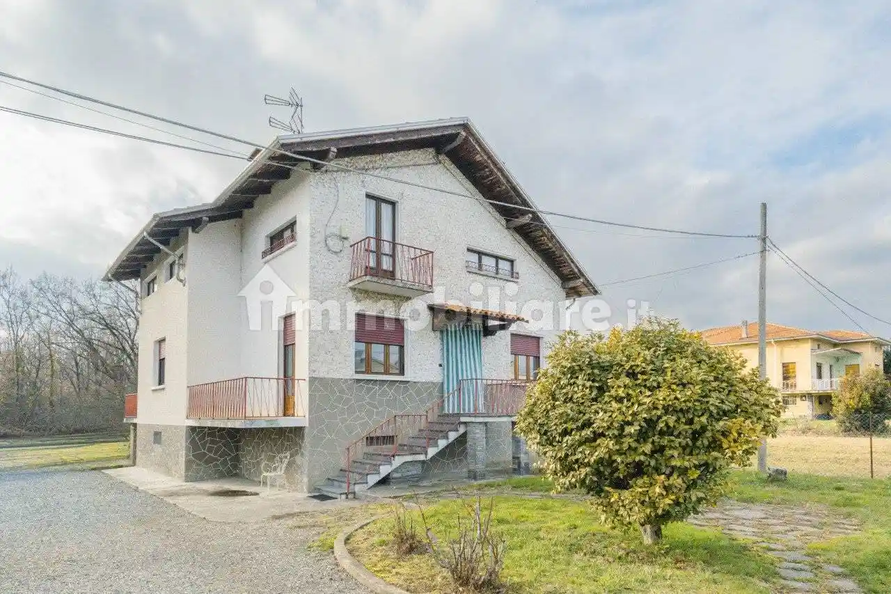 Casa indipendente in vendita a Brusnengo