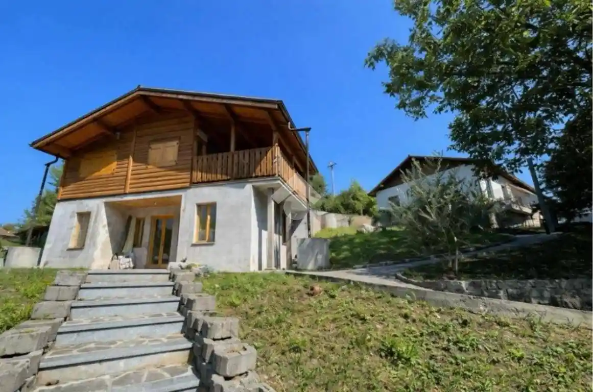 Villa in vendita a Brusimpiano