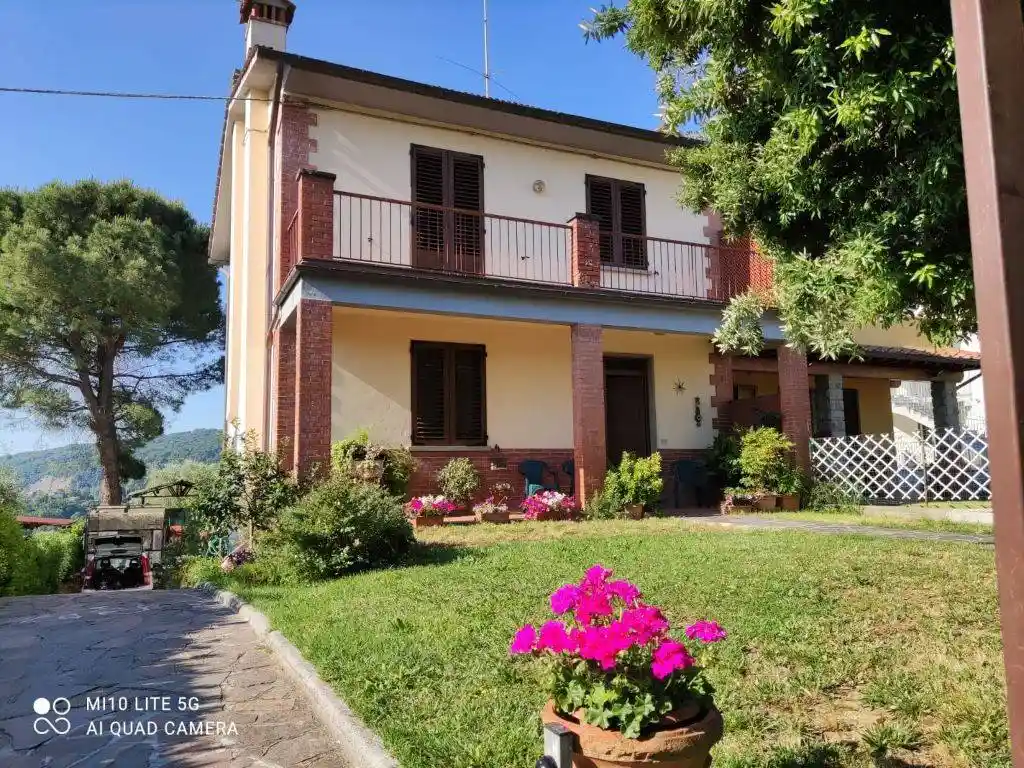 Villa in vendita a Carmignano