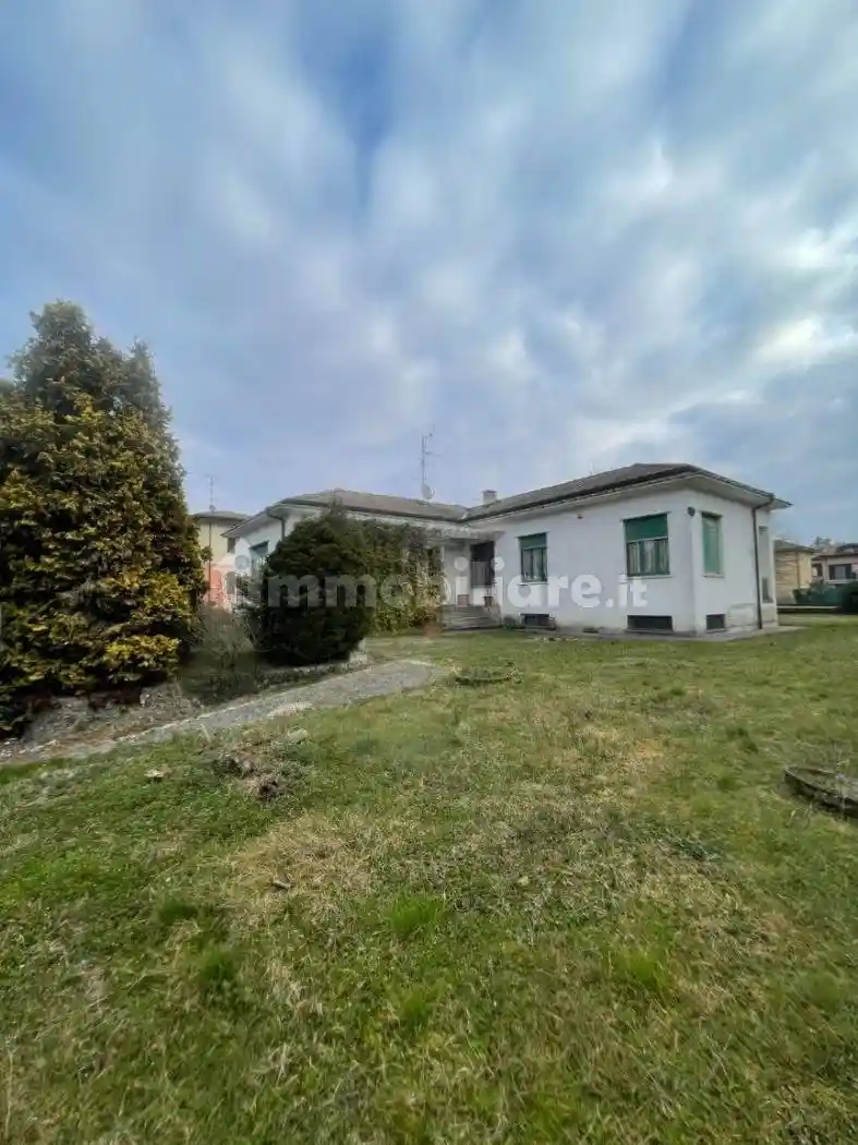 Villa in vendita a Albizzate