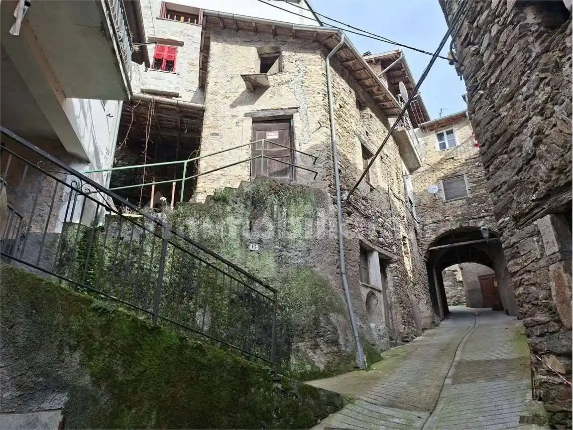 Casa indipendente in vendita a Pornassio