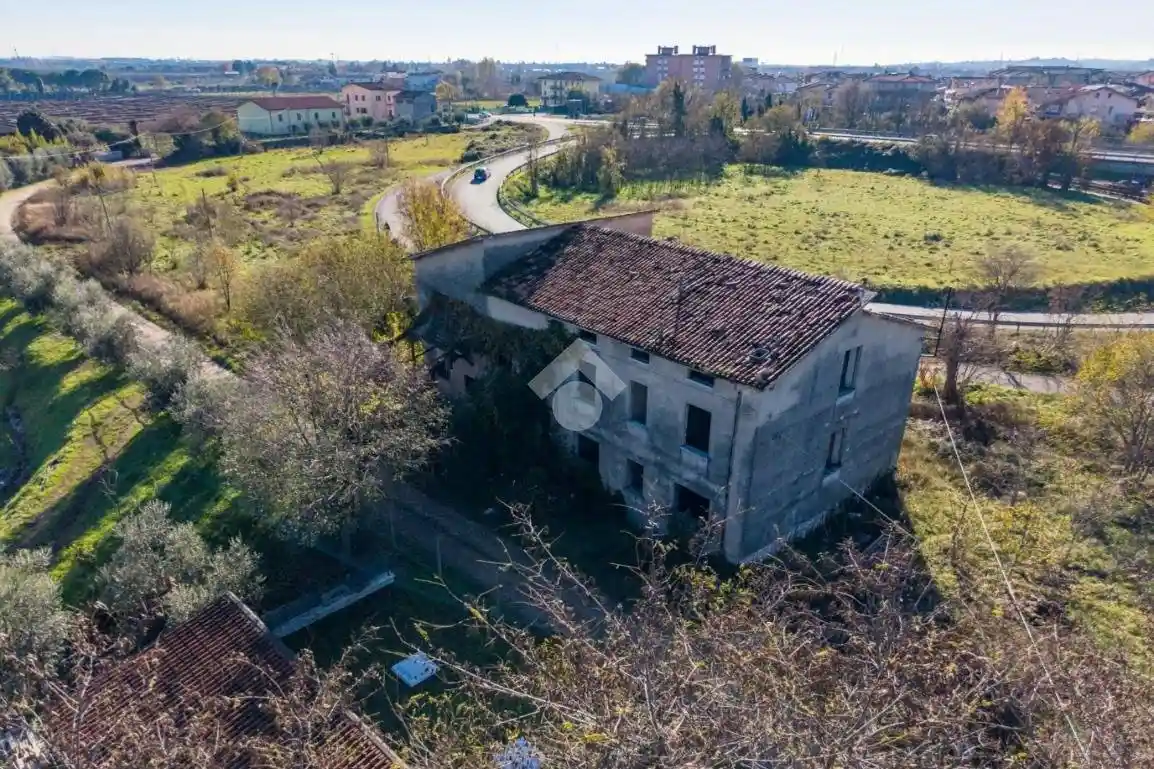 Rustico - Casale in vendita a Bussolengo