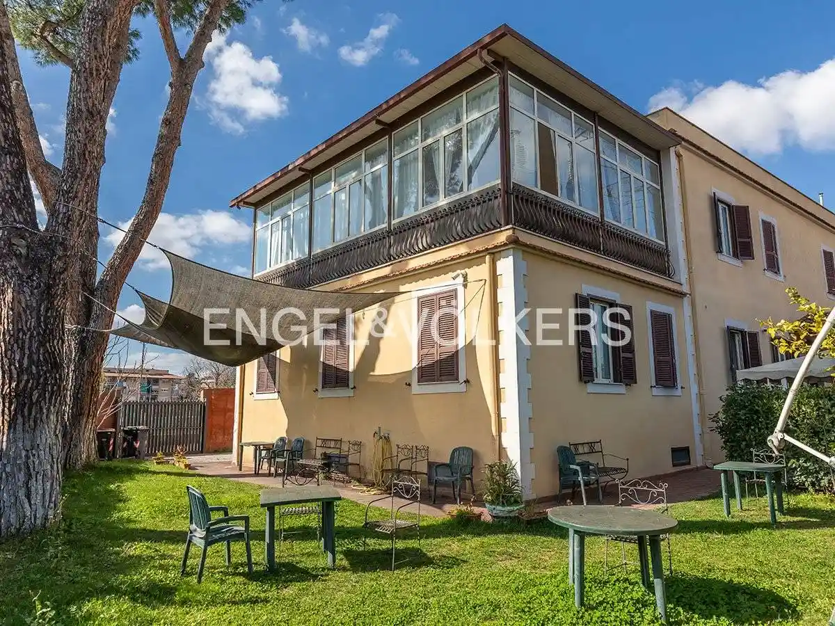 Palazzo - Edificio in vendita a Roma