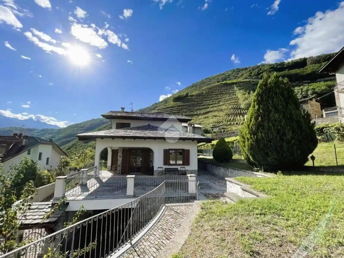 Villa in vendita a Bianzone