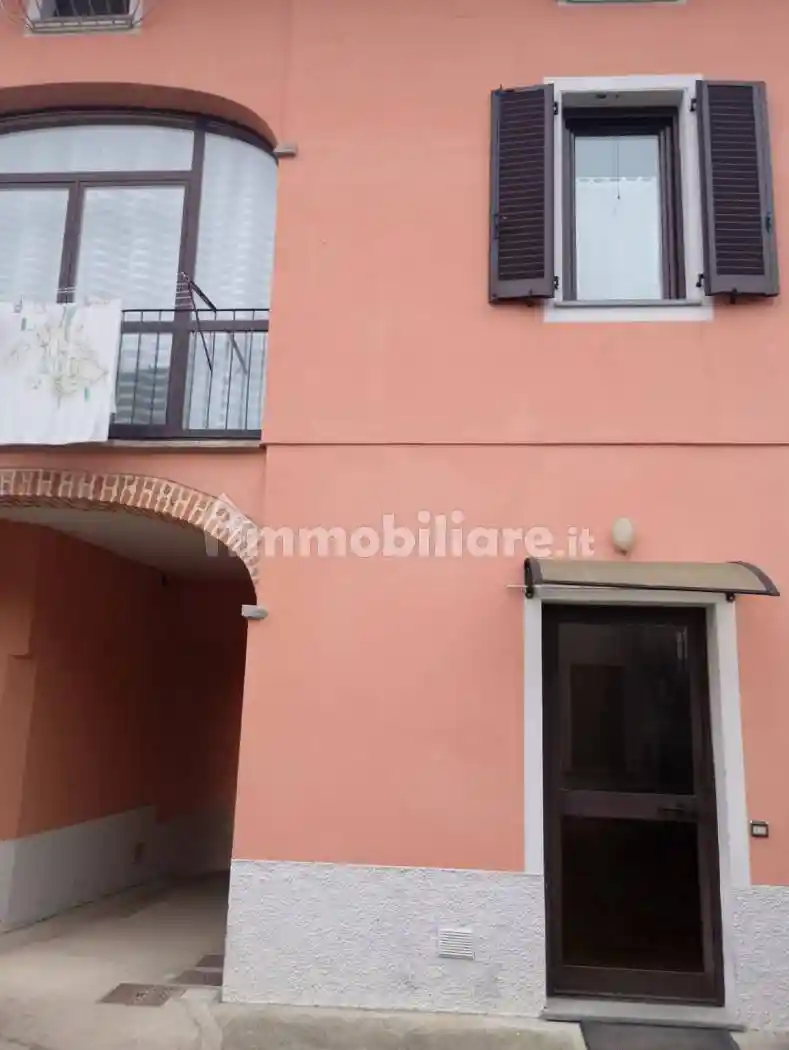 Appartamento in affitto a Biandronno