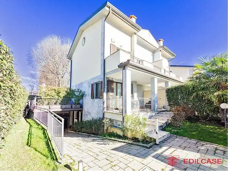 Villa in vendita a Paderno Dugnano