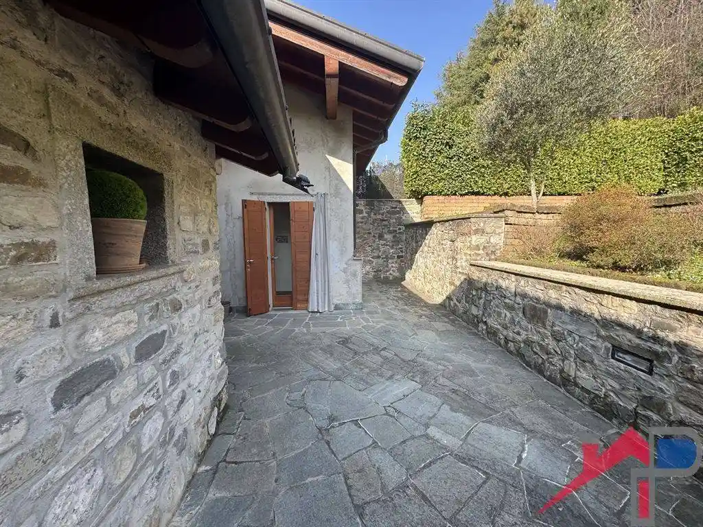 Casa indipendente in vendita a Caprino Bergamasco