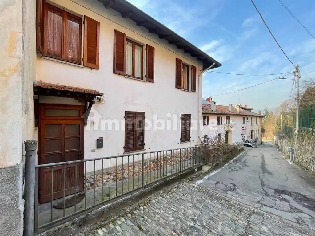 Casa indipendente in vendita a Valganna