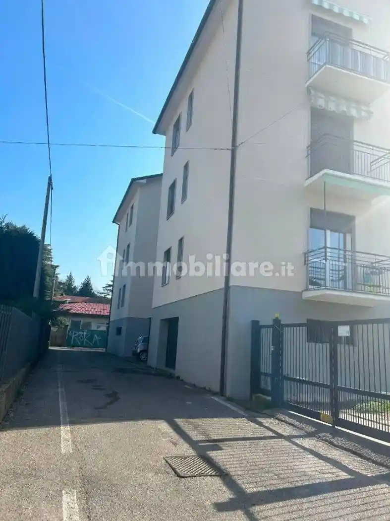 Appartamento in vendita a Vedano Olona