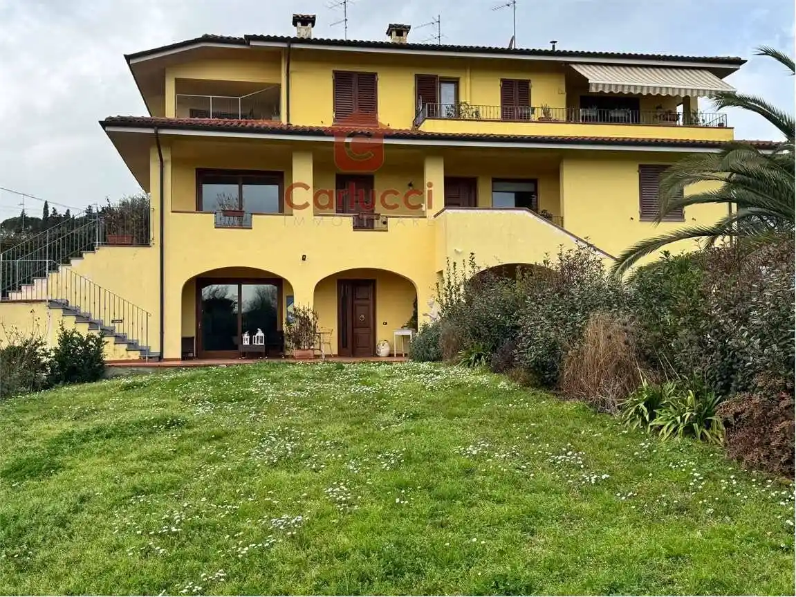 Villa in vendita a Uzzano