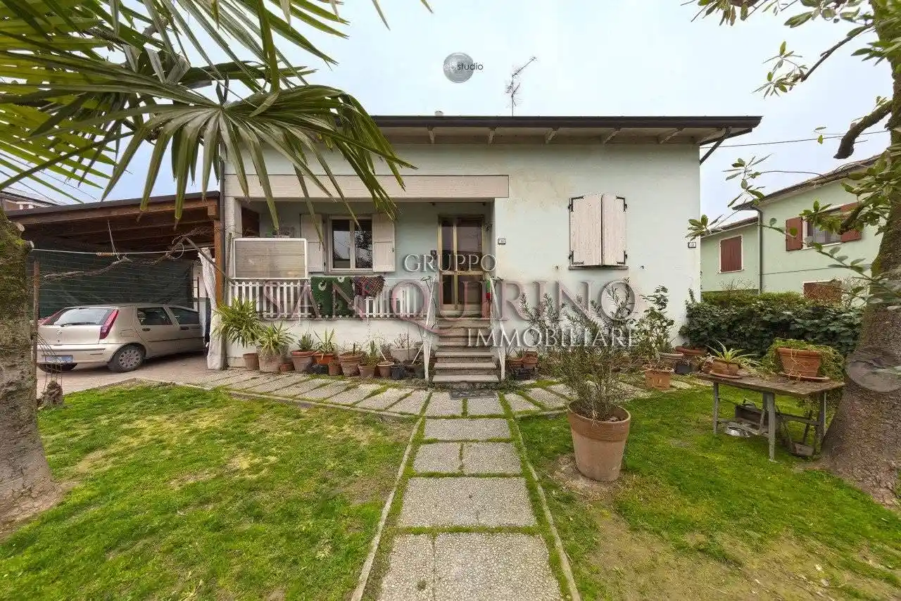 Villa in vendita a Novellara