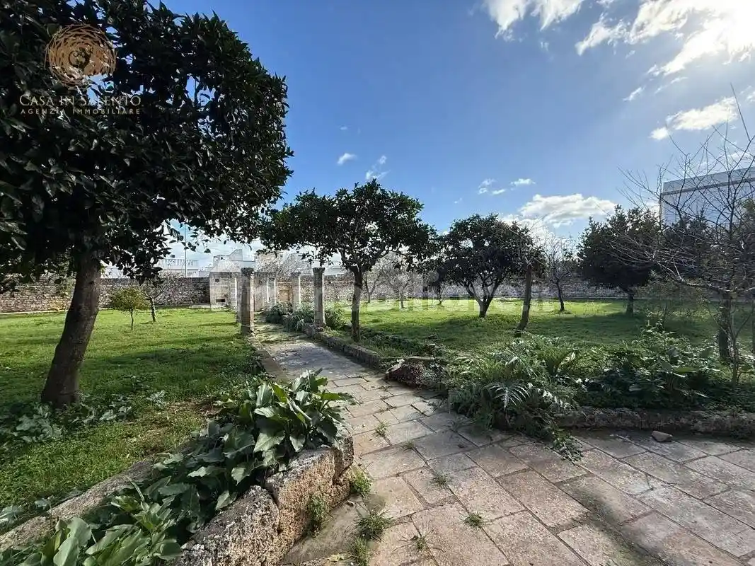 Palazzo - Edificio in vendita a Castrignano del Capo