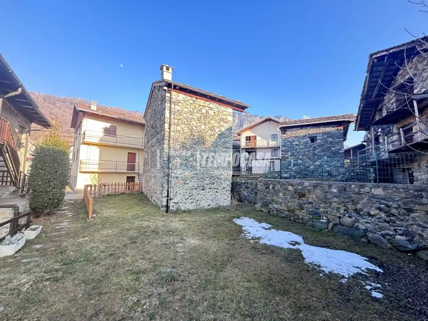 Appartamento in vendita a Emarèse