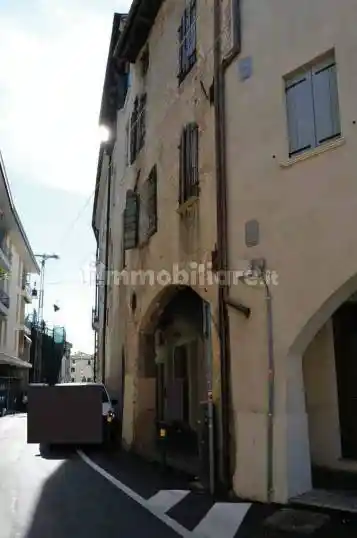 Palazzo - Stabile in vendita a Treviso