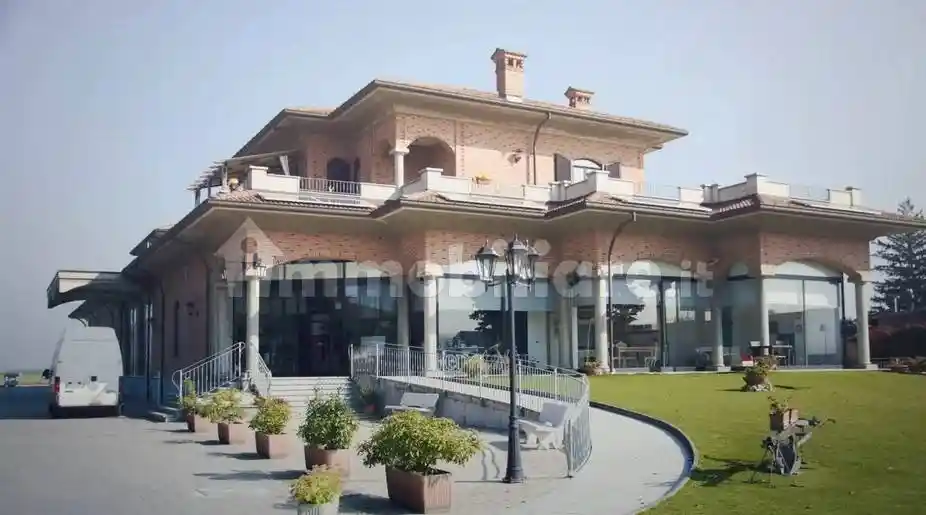 Palazzo - Edificio in vendita a Meda